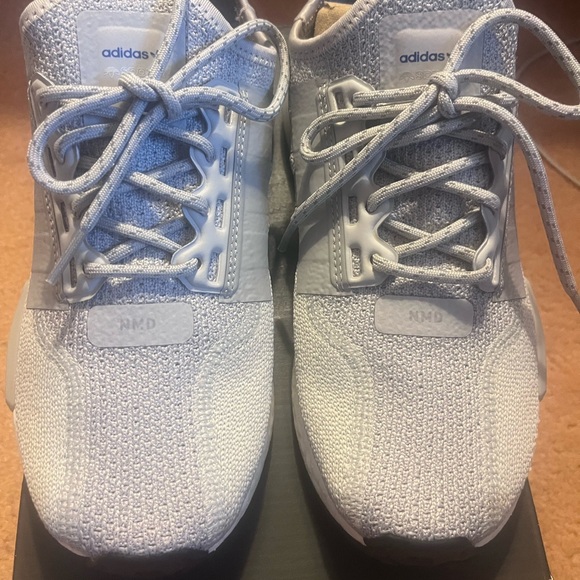 Adidas youth size 4.5 converts to a women’s 6-6.5 - Picture 2 of 4